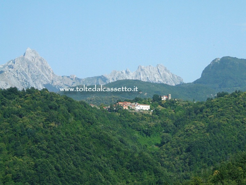 POSTERLA di FOSDINOVO - Il borgo come si vede da San Terenzo Monti