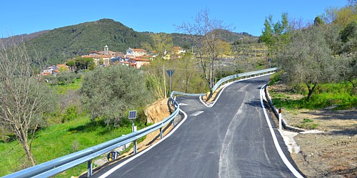 GIUCANO - Lo svincolo tra la Strada Provinciale n�56 e la strada comunale che porta verso il borgo