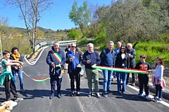 GIUCANO - Il taglio del nastro per la riapertura della Strada Provinciale n� 56