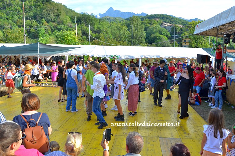 SAGRA DEI POMI (Codiponte) - Ballo finale sulla pista della manifestazione