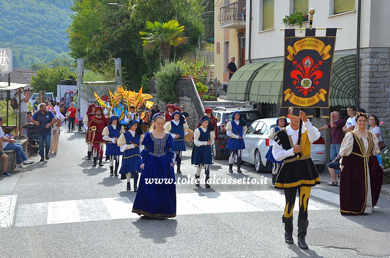 SAGRA DEI POMI (Codiponte) - Il Gruppo Storico di Fivizzano guida la sfilata