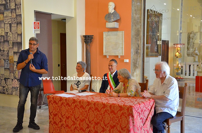 SIMPOSIO LUNENSE A FIVIZZANO - Componenti della giuria assieme al sindaco di Fivizzano