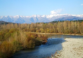 TERRAROSSA - Il fiume Magra e le vette innevate dell'Appenno Tosco-Emiliano