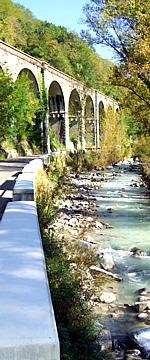 EQUI TERME, 25 ottobre 2009 - Le acque del Lucido sono argentee per effetto della "marmettola" EQUI TERME, 25 ottobre 2009 - Le acque del Lucido sono argentee per effetto della "marmettola"