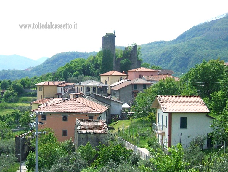 TRESCHIETTO di BAGNONE - Panorama con i ruderi del castello