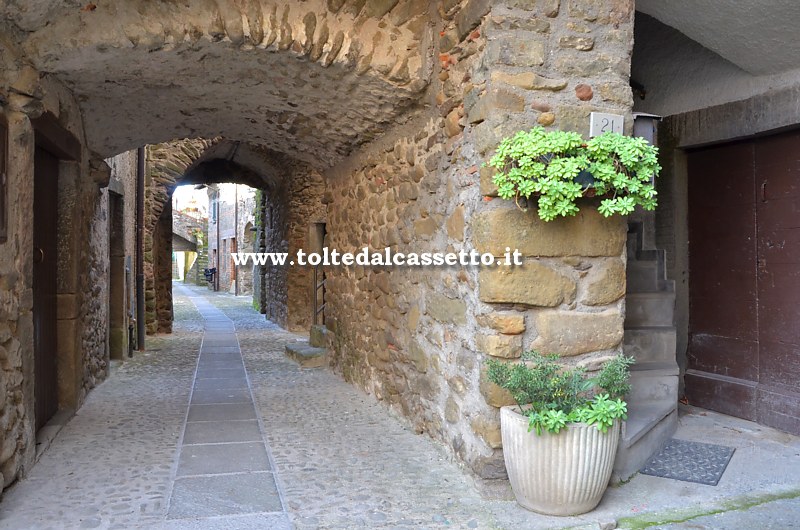 FILETTO di VILLAFRANCA - Passaggio coperto del centro storico