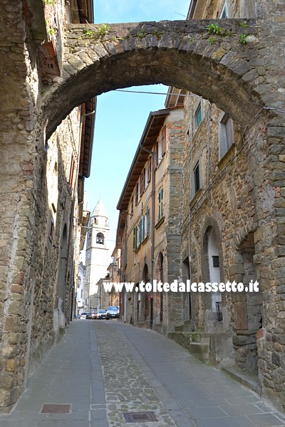 VIRGOLETTA - Arco di contrasto in Via Don E. Calzolari