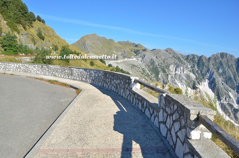 ALPI APUANE (Campocecina) - Le montagne viste dal piazzale panoramico dell'Uccelliera