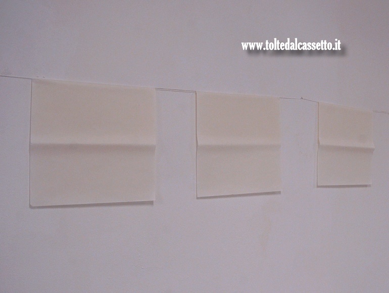 COLONNATA - Opera "Bianco" dell'artista Mauro Valsangiacomo in esposizione durante la mostra "BIANCO, arte, poesia"