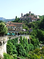 BAGNONE (MS) - Le mura, il castello e il letto del torrente omonimo