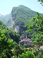 EQUI TERME, incastonata nelle Alpi Apuane e lambita dal torrente Lucido
