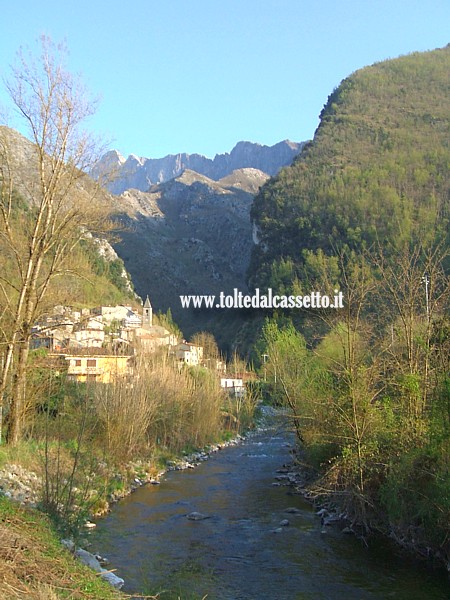 EQUI TERME - Incastonata nelle Apuane e lambita dal torrente Lucido