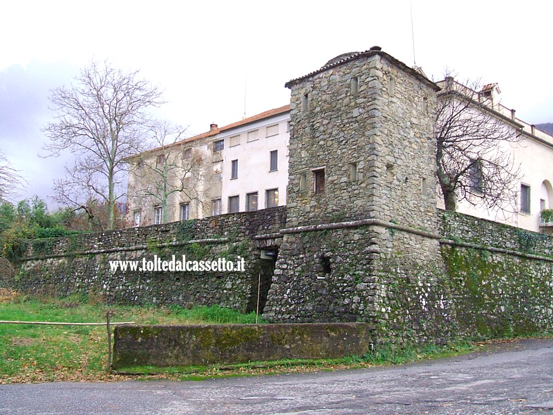 GAVEDO di MULAZZO - La splendida villa fortificata Brignole Sale che oggi ospita un rinomato ristorante