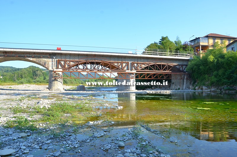 PONTE MAGRA - Le due campate del ponte sul Magra, crollate durante l'alluvione del 25-10-2011, sono state ricostruite e la struttura  stata riaperta alla normale circolazione il 29 luglio 2016