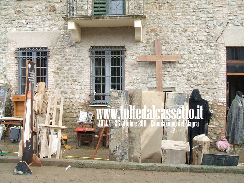 AULLA (25 ottobre 2011) - L'Abbazia di San Caprasio e il relativo museo riportano danni in seguito all'esondazione del fiume Magra. Fortunatamente tutti i reperti del museo sono stati recuperati dal fango e posti in salvo