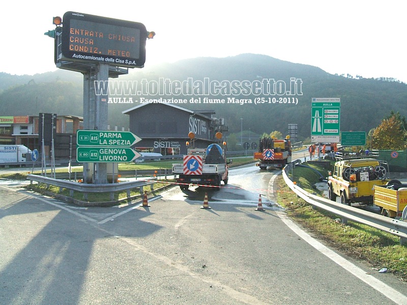 AULLA - L'entrata dell'Autostrada A15 chiusa per i danni provocati dal nubifragio