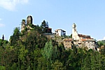 TRESANA - Il colle del centro storico con i ruderi del castello