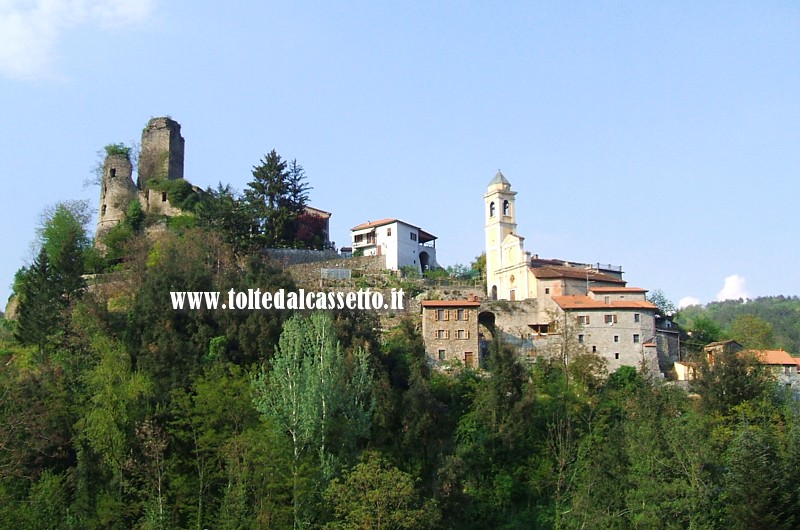 TRESANA - Il colle dove si erge il borgo sormontato dai ruderi del castello medievale