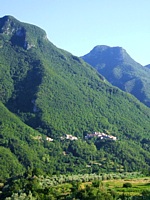L'incredibile panorama della Valle del Lucido, affluente del torrente Aulella L'incredibile panorama della Valle del Lucido, affluente del torrente Aulella