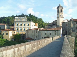 VILLAFRANCA - Il Ponte Vecchio e la Chiesa di San Giovanni VILLAFRANCA - Il Ponte Vecchio e la Chiesa di San Giovanni