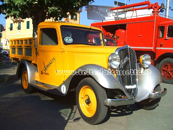 Una FIAT 508 Balilla autocarro, versione van, con carrozzeria gialla