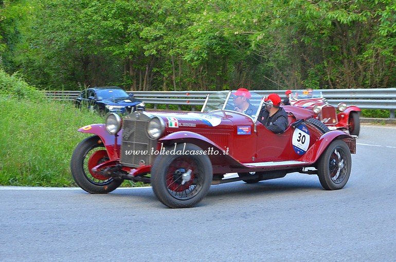 MILLE MIGLIA 2018 - I secondi classificati Giovanni Moceri e Daniele Bonetti sulla loro Alfa Romeo 6C 1500 Super Sport del 1928 (num. 30)