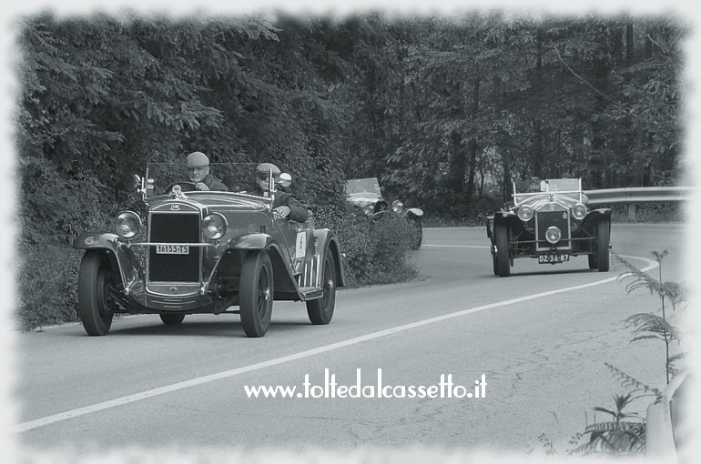 MILLE MIGLIA 2018 - Una OM 665 S Superba 2000 del 1929 (num. 6) sfila sui tornanti della Cisa seguita da altre " veterane"