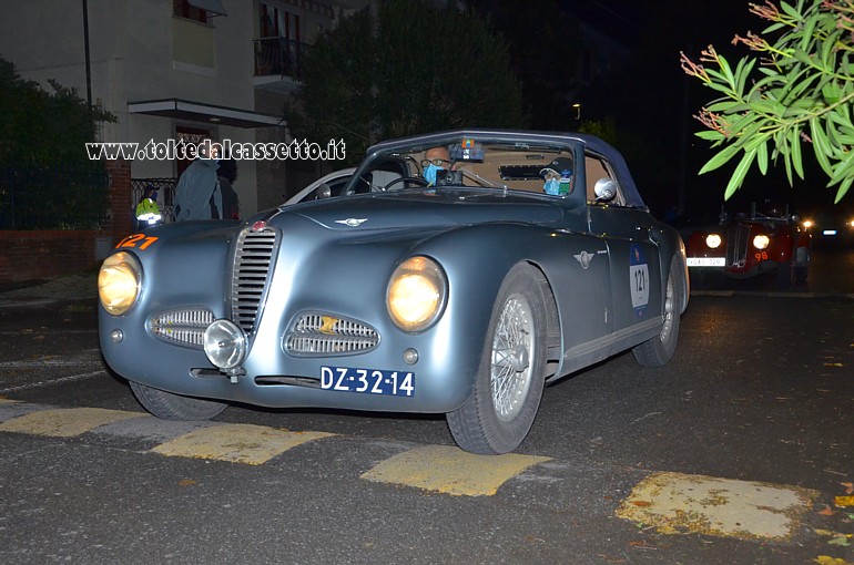 MILLE MIGLIA 2020 - Alfa Romeo 6C 2500 SS Cabriolet anno 1947 (Equipaggio: Florian Rajki e Ron Van Dongen - Numero di gara: 121)