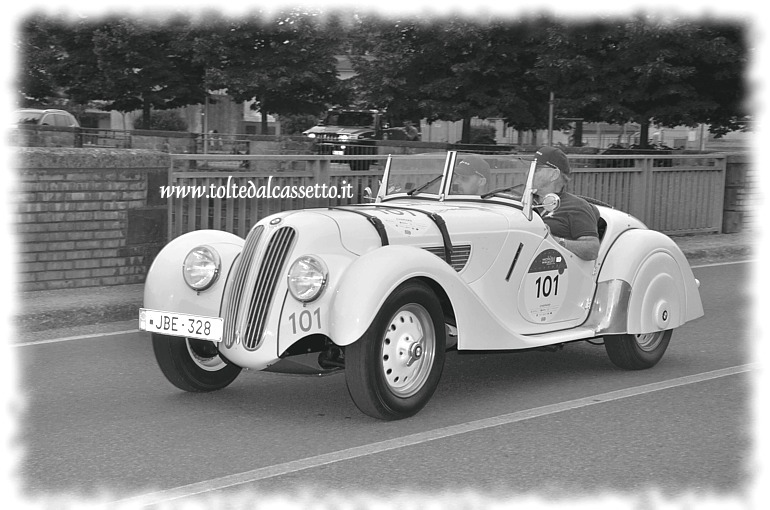MILLE MIGLIA 2021 - BMW 328 anno 1938 (Equipaggio: Johan Beerlandt e Hans Beerlandt - Numero di gara: 101 - Team: Ginion Wavre)