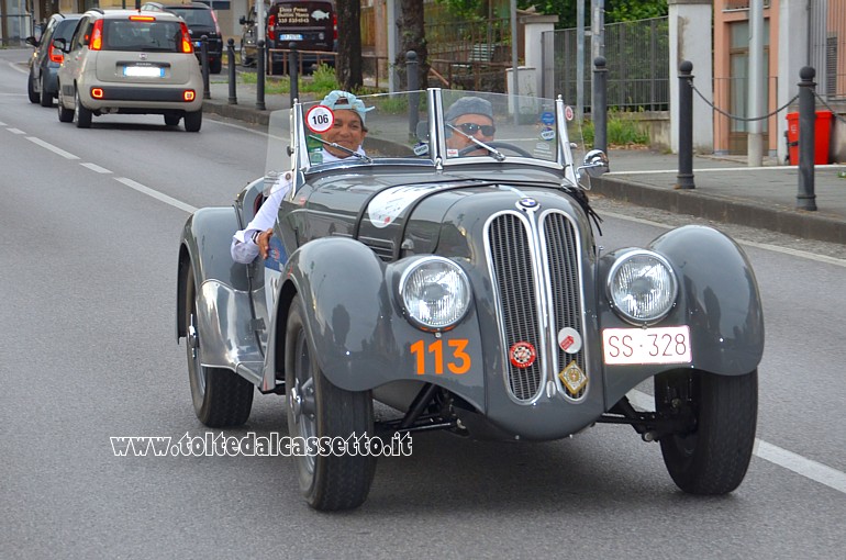 MILLE MIGLIA 2021 - BMW 328 anno 1939 (Equipaggio: Stephen Schrauwen e Anne Marie Clerckx - Numero di gara: 113)