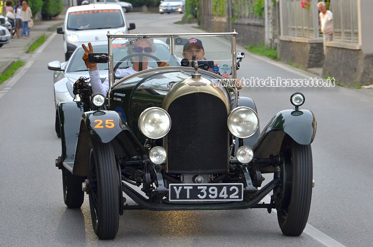 MILLE MIGLIA 2021 - Bentley 3 Litre anno 1927 (Equipaggio: Perry Margouleff e Riccardo Damian - Numero di gara: 25 - Special List)