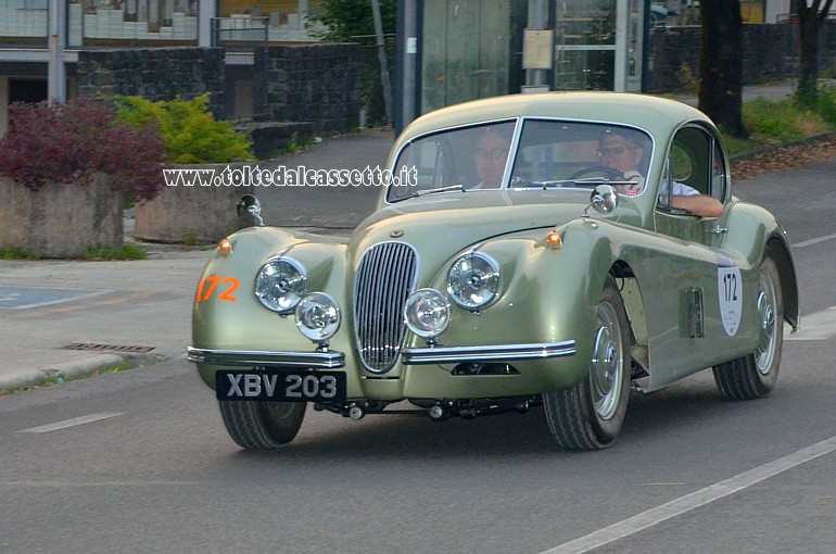 MILLE MIGLIA 2021 - Jaguar XK 120 FHC Coup anno 1952 (Equipaggio: Noel Gordon e Clive Bannister - Numero di gara: 172 - Team: Houtkamp)