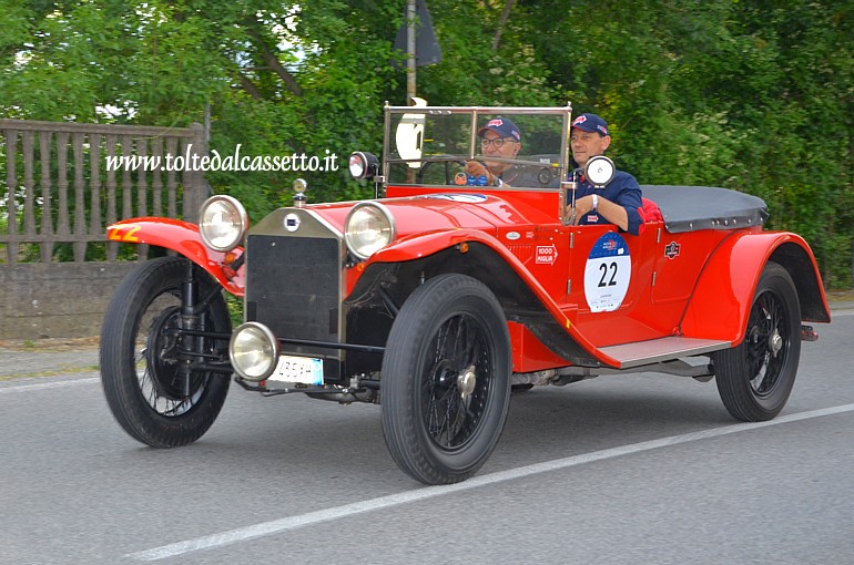 MILLE MIGLIA 2021 - Lancia Lambda Torpedo anno 1927 (Equipaggio: Ezio Sala e Pietro Bonomi - Numero di gara: 22)