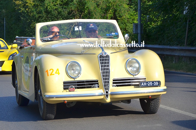 MILLE MIGLIA 2022 - Alfa Romeo 6C 2500 S Cabriolet anno 1942 (Equipaggio: Johannes Branderhorst e Leon Van Gameren - Numero di gara: 124)