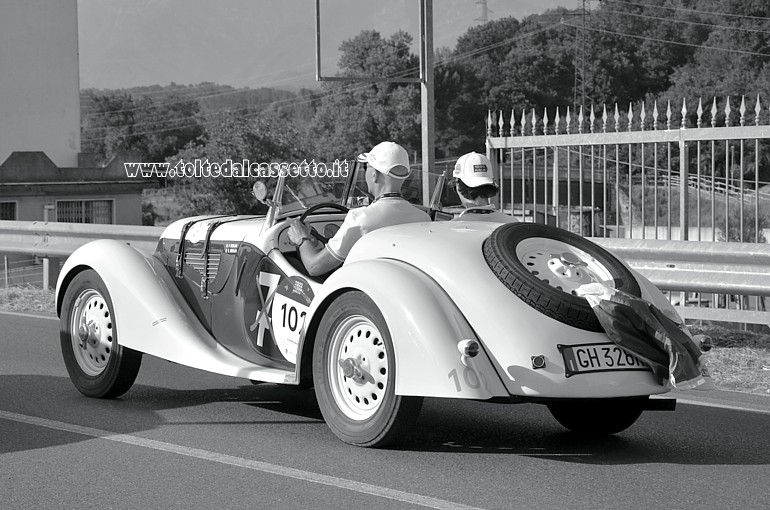 MILLE MIGLIA 2022 - BMW 328 anno 1937 (Equipaggio: Paolo Merloni ed Eugenio Merloni - Numero di gara: 102)