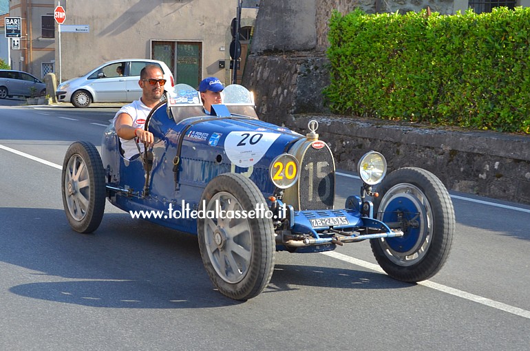 MILLE MIGLIA 2022 - Bugatti T37 anno 1926 (Equipaggio: Riccardo Perletti e Maika Perletti - Numero di gara: 20)