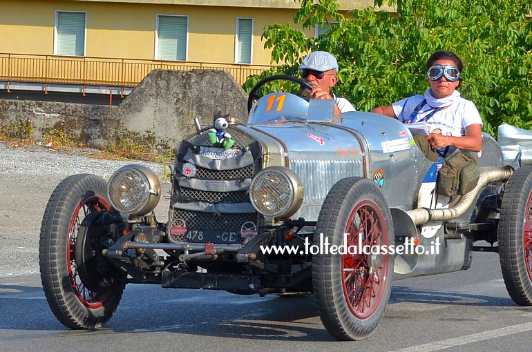 MILLE MIGLIA 2022 - OM 469 anno 1922 (Equipaggio: Ermanno De Angelis e Nunzia Del Gaudio - Numero di gara: 11)