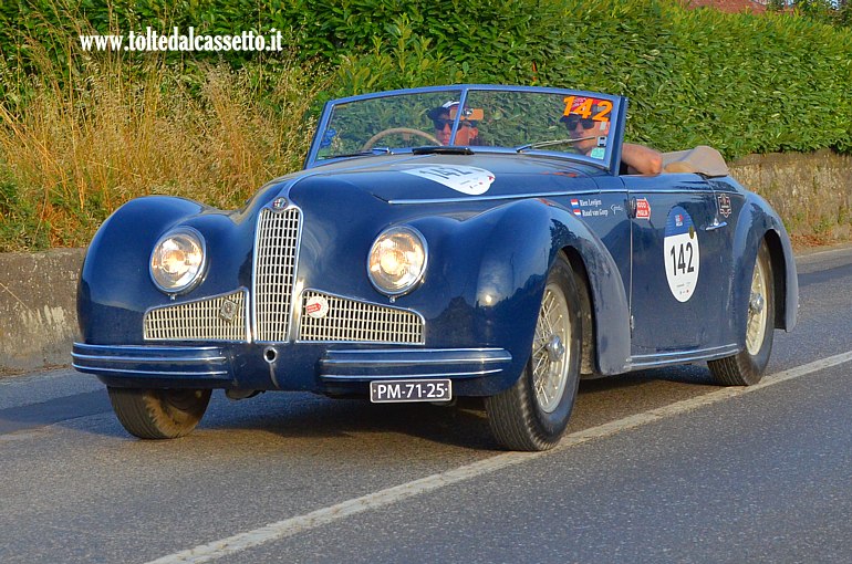 MILLE MIGLIA 2025 - Alfa Romeo 6C 2500 S Cabriolet anno 1942 (Equipaggio: Rien Leeijen e Ruud Van Gorp - Numero di gara: 142)