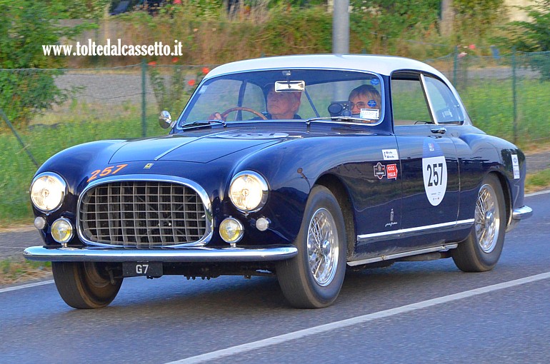 MILLE MIGLIA 2025 - Ferrari 212 Inter Pinin Farina anno 1952 (Equipaggio: Bruce Miles e Kay Miles  - Numero di gara: 257)