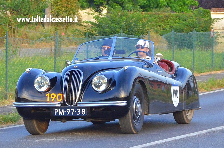 MILLE MIGLIA 2025 - Jaguar XK 120 OTS Roadster anno 1950 (Equipaggio: Lisa Fuerst e Farrah Elle Fuerst - Numero di gara: 190 - Team: Houtkamps)