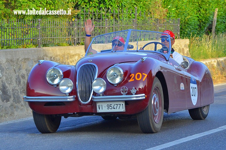 MILLE MIGLIA 2025 - Jaguar XK 120 OTS Roadster anno 1950 (Equipaggio: Marc Luois Flamino e Bernard Jonh Park - Numero di gara: 207)