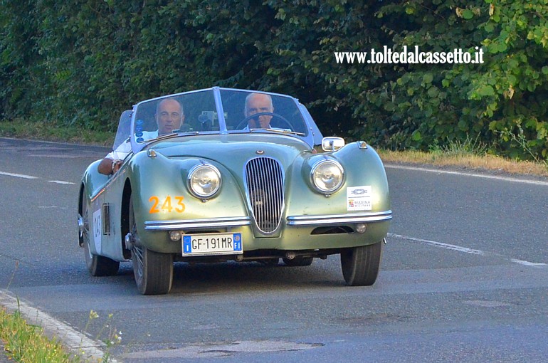 MILLE MIGLIA 2025 - Jaguar XK 120 OTS Roadster anno 1952 (Equipaggio: Alberto Peragnoli e Carlo Peragnoli - Numero di gara: 243)