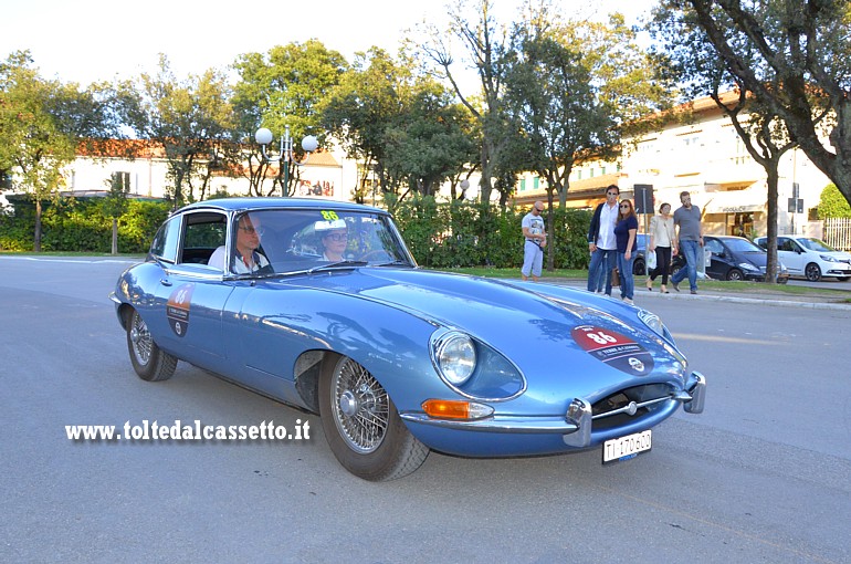 GRAN PREMIO TERRE DI CANOSSA 2018 (Forte dei Marmi) - Jaguar E-Type 4.2 anno 1967 degli svizzeri Struli e Struli-Gaggini (numero di gara 86 - Scuderia Amici senza Frontiere)