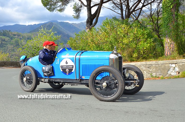 GRAN PREMIO TERRE DI CANOSSA 2019 (Alpi Apuane) - L'amilcar CGSS anno 1926 condotta dagli italiani Piccinelli E. e Gatta M. (numero di gara 6 - Team Brescia Corse) mentre sale lungo la panoramica che porta a Colonnata