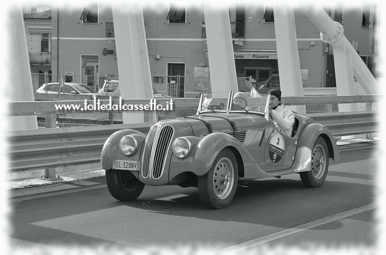 GRAN PREMIO TERRE DI CANOSSA 2019 (Val di Vara) - La BMW 328 anno 1939 condotta dagli italiani Vesco A. e Guerini A. (numero di gara 3 - Team Villa Trasqua)