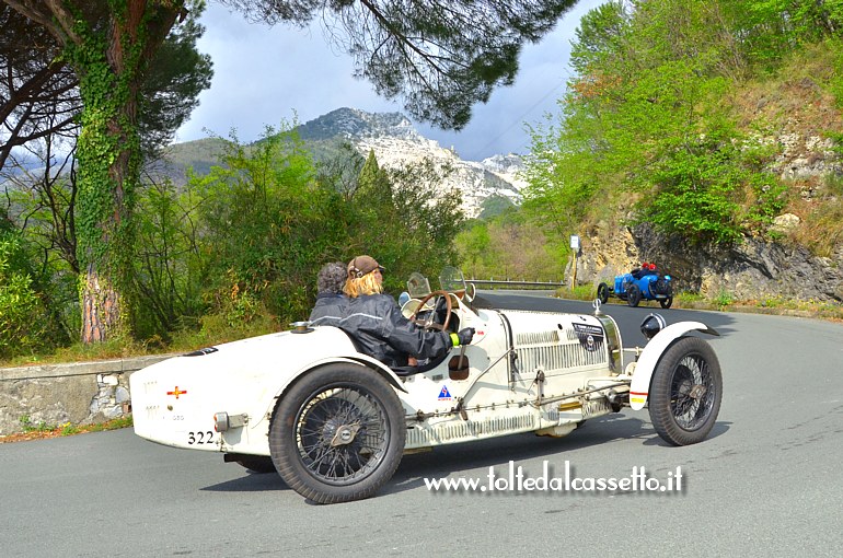 GRAN PREMIO TERRE DI CANOSSA 2019 (Alpi Apuane) - Bugatti Type 37A anno 1928 condotta dai britannici Kirkpatrick F. e Kirkpatrick S. (numero di gara 8 - Team Amams Tazio Nuvolari)