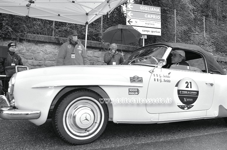 GRAN PREMIO TERRE DI CANOSSA 2020 - La Mercedes 190 SL anno 1956 degli italiani Soldo G. e Messina S. (Numero di gara: 21)