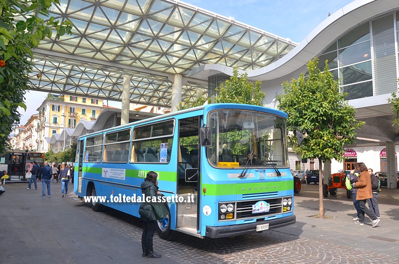 Autobus FIAT 308 L Menarini del 1974 - Motore a 6 cilindri in linea a sogliola; cilindrata 9.819 cm3; potenza 194 CV - Questo esemplare era in servizio privato presso la Olivetti di Ivrea (Collezione AssoFitram)