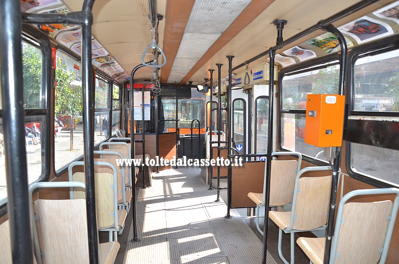 Interno e posti a sedere di autobus Fiat 418 Portesi del 1984 (ex AMT Genova)