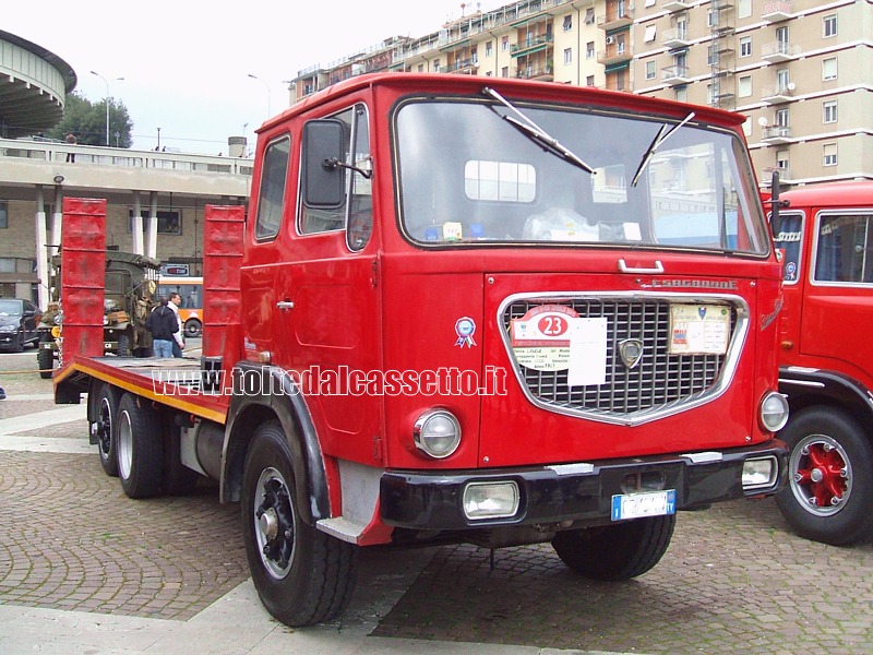 Autocarro LANCIA ESAGAMMA E-520 3 assi Perlini (carrozzeria con pianale)